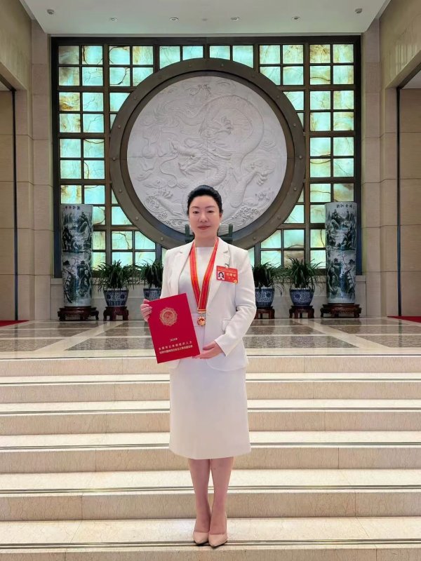 普汇网 高青：敢闯敢试，破解藏在晶体里的“密码”